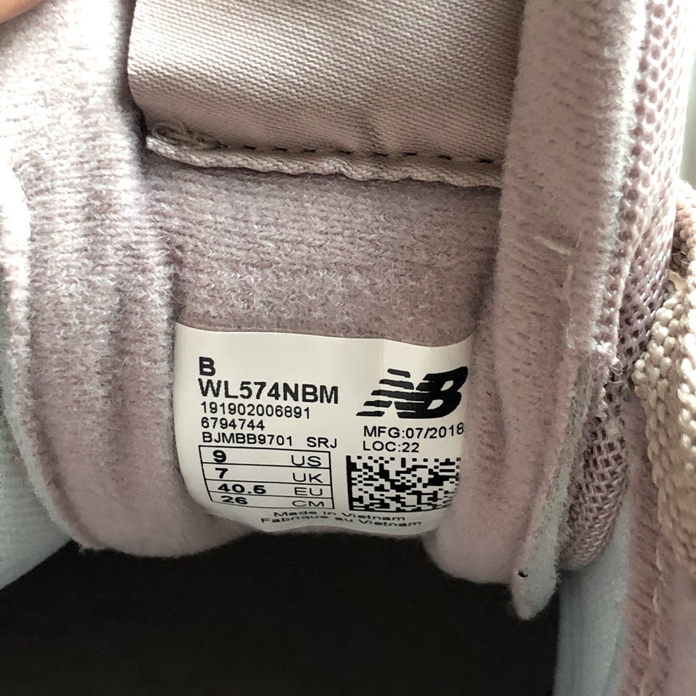 New Balance Vintage Style Sneakers - Picture 6 of 6
